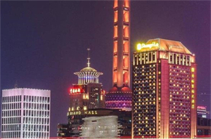 在璀璨夜景下的心路历程